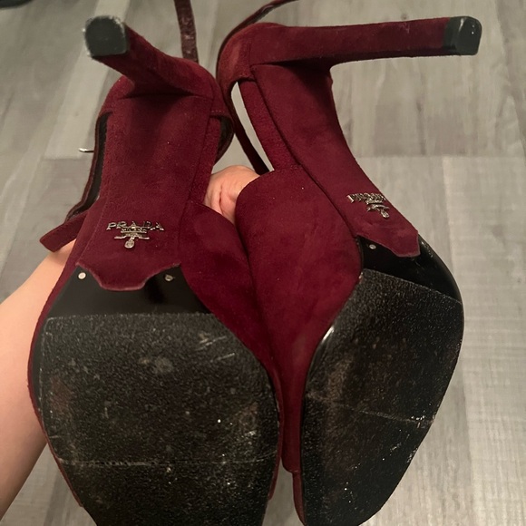 Like new Prada heels - Picture 4 of 4